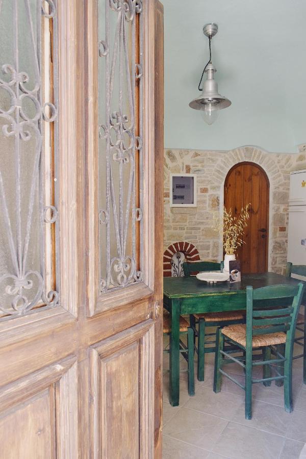 Yi Artistry 1-Bedroom Medieval Holiday House Kalamoti 外观 照片