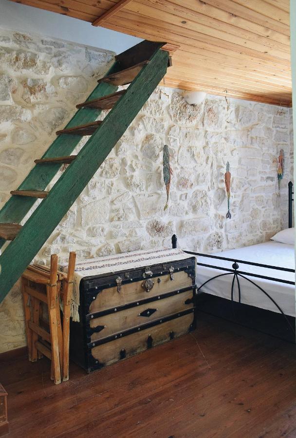 Yi Artistry 1-Bedroom Medieval Holiday House Kalamoti 外观 照片