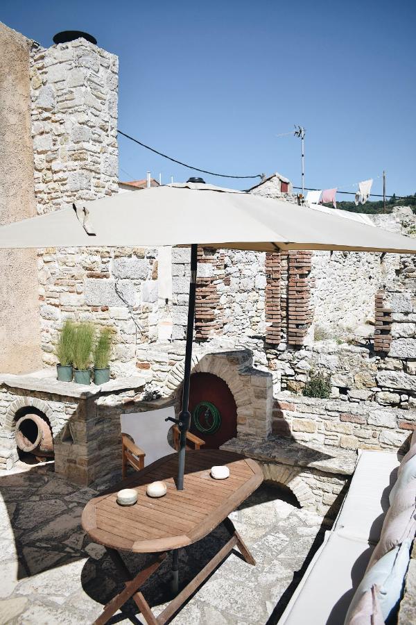 Yi Artistry 1-Bedroom Medieval Holiday House Kalamoti 外观 照片
