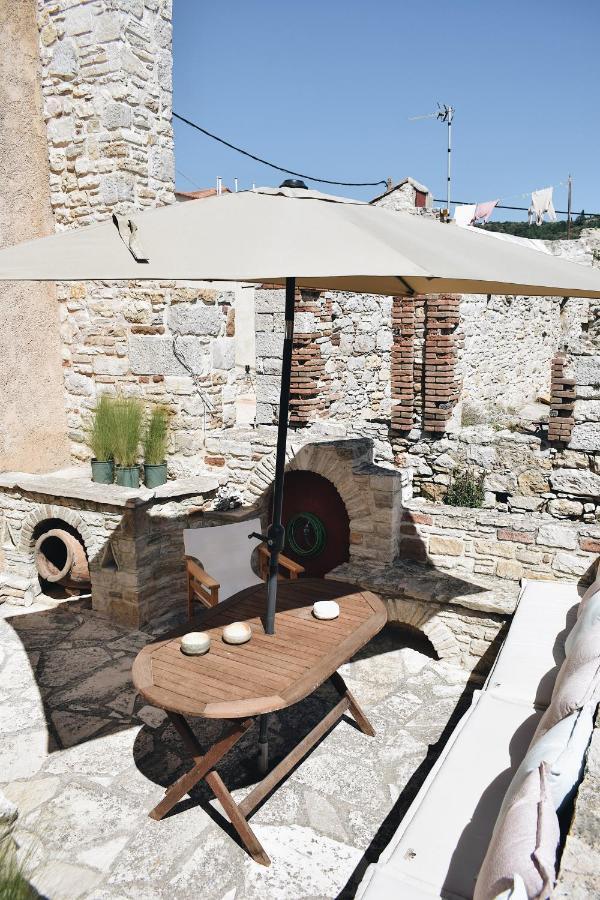 Yi Artistry 1-Bedroom Medieval Holiday House Kalamoti 外观 照片