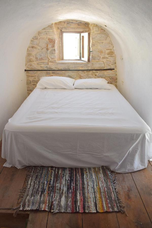 Yi Artistry 1-Bedroom Medieval Holiday House Kalamoti 外观 照片