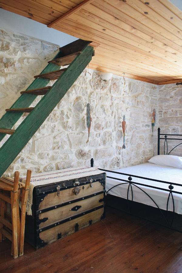 Yi Artistry 1-Bedroom Medieval Holiday House Kalamoti 外观 照片